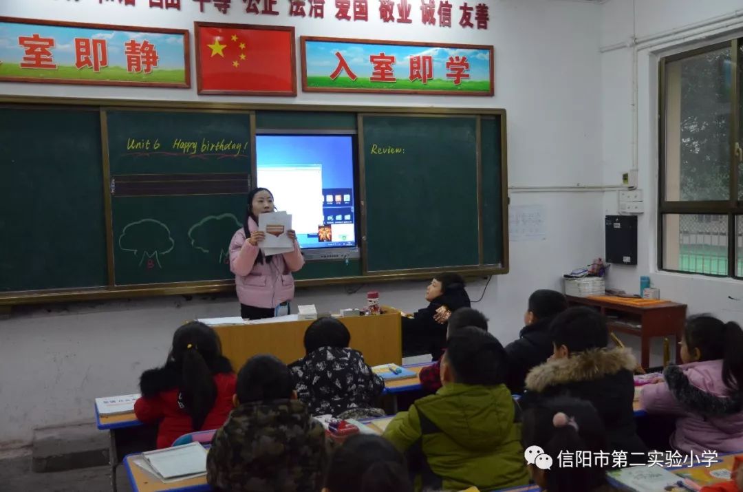 促进小学英语教学，营造英语教学气氛，强调英语主科地位